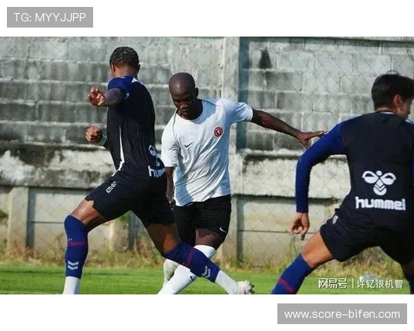 中场拦截能力对比明显 严鼎皓李提香等后腰球员防守覆盖范围